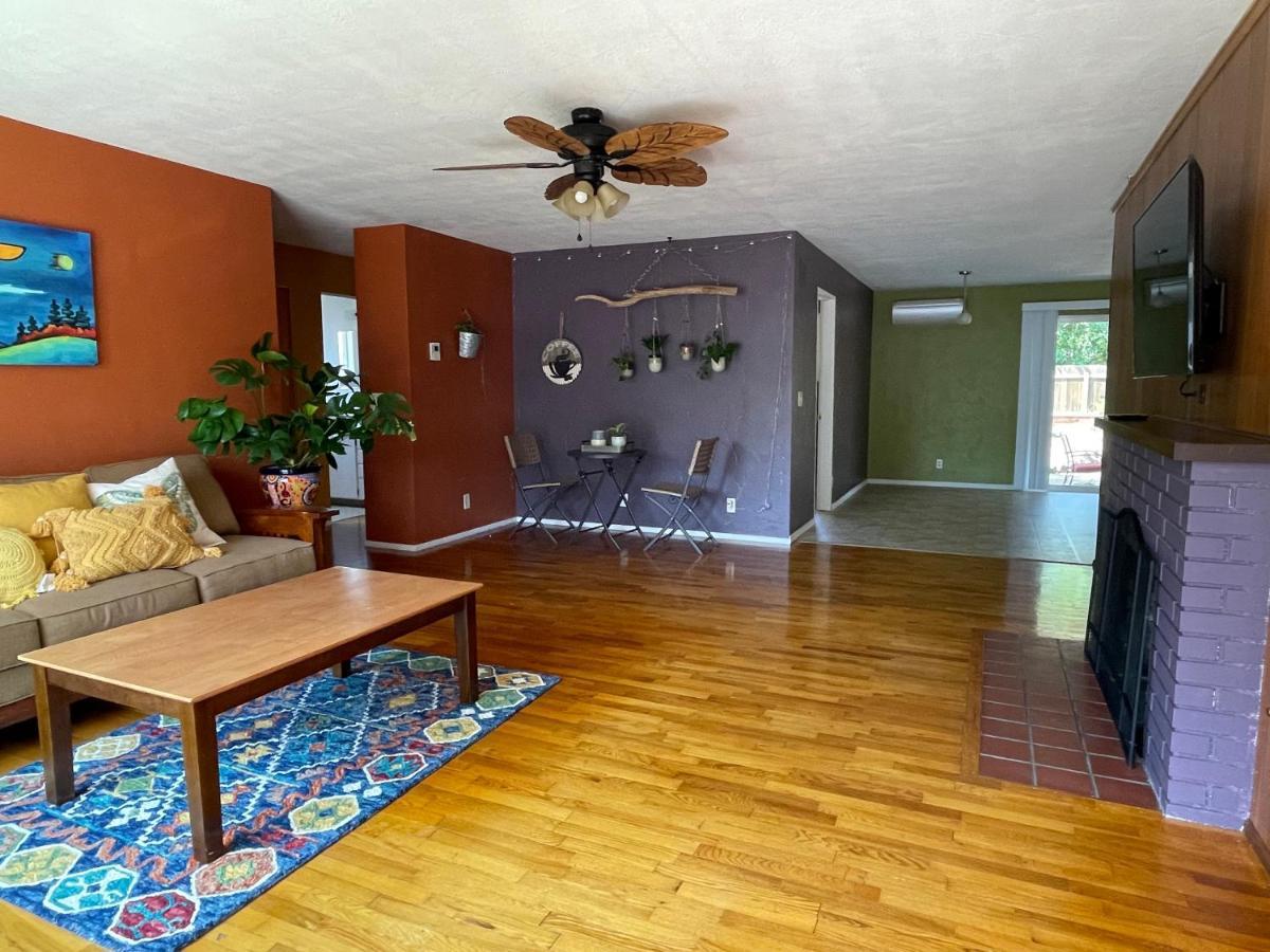 Villa Colorful 50'S Ranch In The Heart Of Eugene Exterior foto