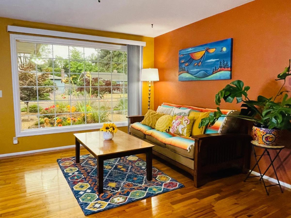 Villa Colorful 50'S Ranch In The Heart Of Eugene Exterior foto