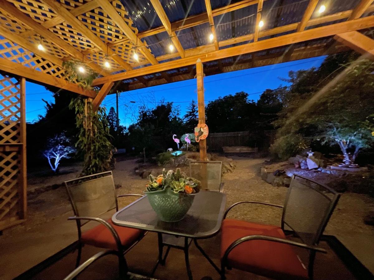 Villa Colorful 50'S Ranch In The Heart Of Eugene Exterior foto